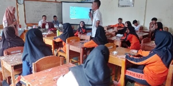 Pelajar SMK Nurul Huda Dapat Pelatihan Jurnalistik dari PWI Pringsewu