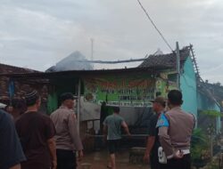 Gara-Gara Korek Gas Jatuh, Kios Ludes Terbakar