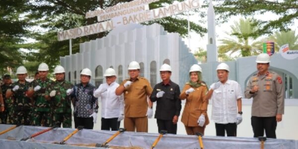 Wakapolda Lampung Hadiri Ground Breaking Pembangunan Masjid Raya Al-Bakrie