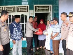 Kapolres Berikan Santunan Korban Penusukan Warga Sekampung Udik