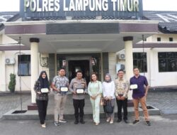 Selesaikan Kasus, Kapolres Lampung Timur Terima Penghargaan dari Hotman Paris