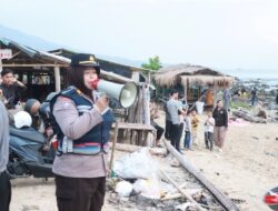 Satbinmas Polres Lamsel Imbau Pengunjung Wisata Pantai Untuk Waspada Dan Berhati-hati