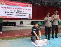 Si Dokkes Polresta Bandar lampung berikan Pelatihan BHD Bagi Siswa Latja