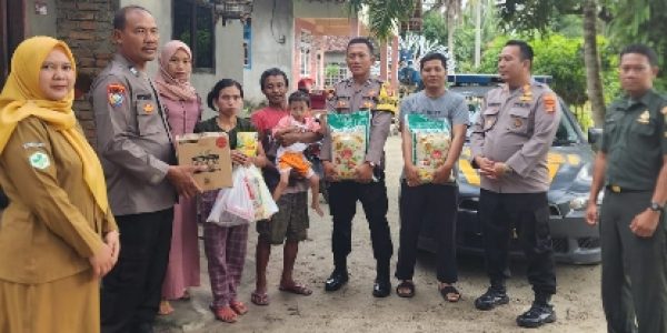 Polsek Pasir Sakti Kunjungi Lala Balita Penderita Jantung