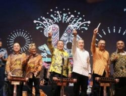 Bupati   Bersama Gubernur  Resmikan Acara Malam Puncak Semarak Pesawaran Bumi Wisata Sejuta Pesona ke-16