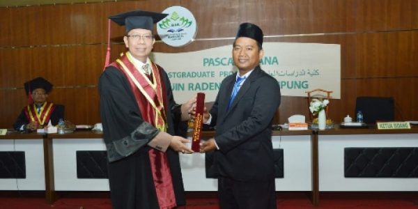 Muhammad Idris, Anak Tukang Kerupuk Dari Pringsewu Raih Gelar Doktor