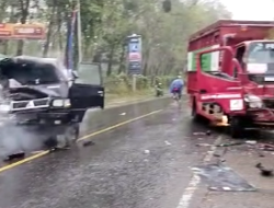 Akibat Ngantuk L300 Adu Banteng Dengan Colt Diesel di Sido Toto Gedong Tataan
