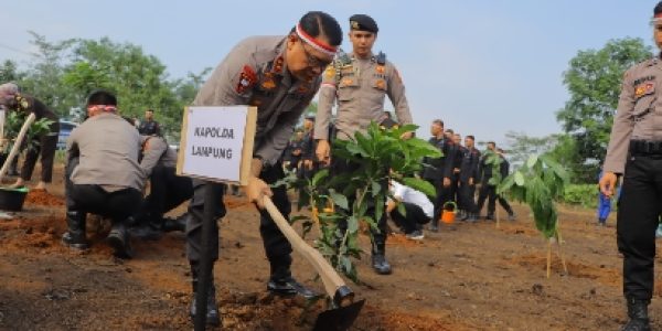 Polda Lampung Lakukan Penanam Seribu Pohon Melestarikan Penghijauan Lingkungan