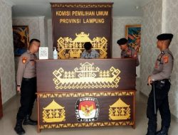 Polda Lampung Lakukan Pengamanan Ketat di Kantor KPU Menjelang Pemilu Serentak 2024