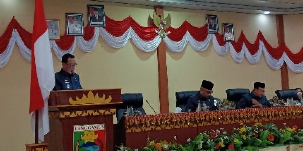 Rapat Paripurna DPRD Tanggamus Penandatanganan MOU KUA PPAS Tahun 2024 dan  RanPerda  Tahun 2024