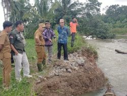 Pj. Bupati Tanggamus Tinjau Lokasi Banjir di Kota Agung Barat