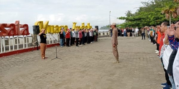Pemkab Tanggamus Lakukan Bersih-bersih Pantai Dan Menanam Pohon