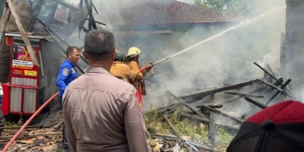 Rumah Dekat Pos Polisi Pagelaran Pringsewu Berikut Lima Gerobak Es Buah Ludes Kebakaran