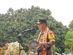 Wakapolda Lampung Menyampaikan Amanatnya Dalam Upacara Bendera Di SMA N 2 Bandar Lampung