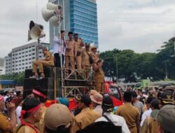 Ratusan Kepala Desa Melakukan Demo di  Gedung DPR-RI Tuntut Perpanjangan Masa Jabatan Disahkan