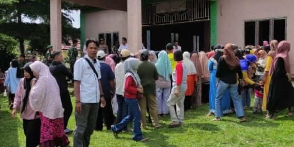Warga Kecamatan Sumberejo Tanggamus Antri Beras Murah Operasi Pasar