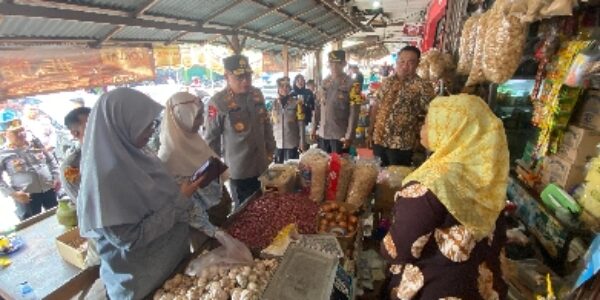 Pedagang Lampung Curhat Ditemui Kapolda: Belanja Rp 50.000 Sekarang Nggak Cukup Pak!!