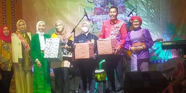 Lomba Fashion Show Meriahkan Tanggamus Expo 2024 Diikuti Camat dan Kepala Pekon