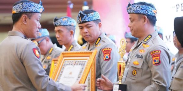Bidkum Polda Lampung Sabet Penghargaan Terbaik I Atas Prestasi, Dedikasi, dan Loyalitasnya Dalam Pelaksanaan Kerma dan Luhkum