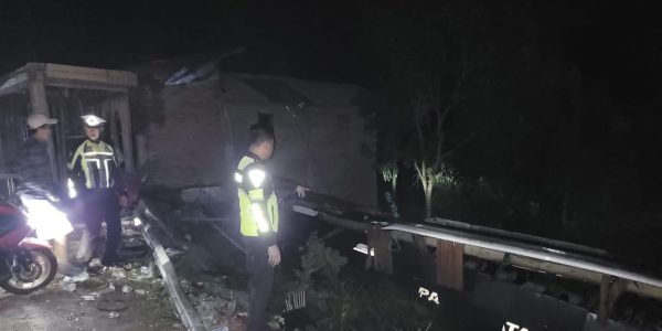 Sat Lantas Polres Tanggamus Evakuasi Kecelakaan Bus MIN 1 Pesibar Sedayu Semaka