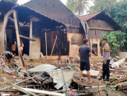 Tiga Rumah Rusak Parah di Dusun Kebon Duku Sukamerindu Terdampak Banjir
