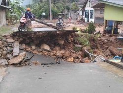 Dampak Banjir Bandang Desa SukajayaJembatan Ambruk, Rumah Warga Hanyut Puluhan Hektar Sawah Terendam