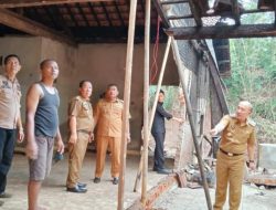 Tanggap Bencana Pj. Bupati Mulyadi Irsan Tinjau dan Beri Bantuan Wilayah Terdampak Banjir Tanggamus