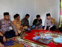 Kunjungi Rumah Siswi SMK yang Ditemukan Tewas, Polisi Beri Tali Asih