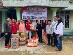 Anggota DPRD Lampung Berikan Sembako Kepada Korban Puting Beliung di Merbau Mataram