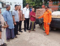 Pemkab Tanggamus Serahkan Bantuan Perbaikan Rumah Warga Terdampak Banjir Bandang