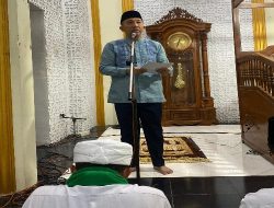 Pj. Bupati Tanggamus  Melaksanakan Sholat Iedul Adha di Mesjid  Al-Islah Bersama Tokoh dan Masyarakat Kota Agung