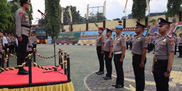 Kapolres Tanggamus Pimpin Upacara Naik Pangkat 20 Personilnya