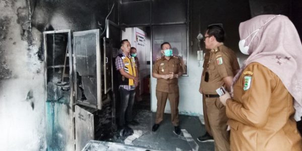 Sekdakab Pesawaran Tinjau  Kebakaran Puskesmas Bernung, Layanan Kesehatan Tetap Berjalan