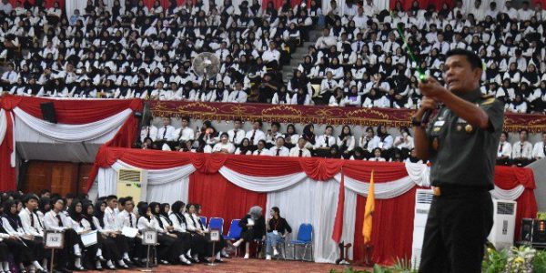 Danrem 043/Gatam Sampaikan Materi Kesadaran Bela Negara Pada Mahasiswa Baru Unila TA. 2024