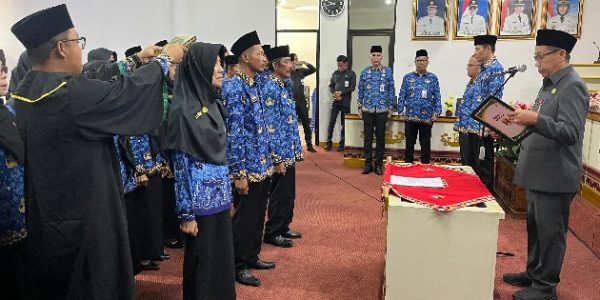 Pj. Sekdakab Tanggamus Melantik Pejabat Fungsional Guru
