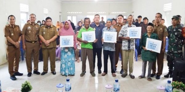 Bupati Dendi Serahkan BLT Dana Desa Kepada 57 Keluarga Penerima Manfaat Desa Purworejo