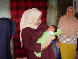 Lesty Putri Utami Berikan Bantuan Ke Posyandu Jati Agung Lamsel