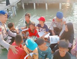 Ditpolairud Polda Lampung Gelar Perpustakaan Terapung: Dukung Pendidikan Anak Pesisir