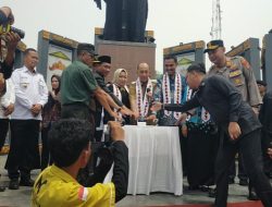 Pj. Bupati Tanggamus dan Wakil Bupati Terpilih Resmikan Taman Kota Ir. Soekarno Kota Agung