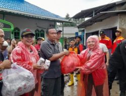 Anggota DPRD Lampung Kostiana Berikan Bantuan Kepada Korban Banjir di Bandar Lampung