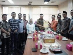 DPRD Lampung Terima SK Gubernur dan Wagub dari KPU Provinsi Lampung
