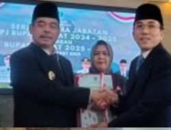 Serah Terima Jabatan Pj Bupati Lahat Imam Pasli Kepada Bupati  Bursah Zarnubi