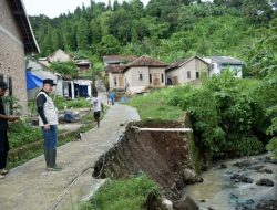 Bupati Dendi Kunjung Wilayah Terdampak Banjir Teluk Pandan