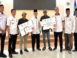 Bupati Pesawaran Serahkan Bantuan Bedah Rumah Layak Sehat dari Baznas untuk Masyarakat Kurang Mampu