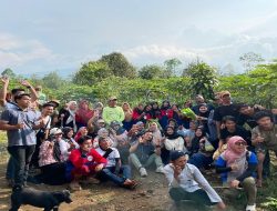 Kades Muaramaung Kunjungi Kebun PKK di Desa Pagar Dewa kecamatan Jarai