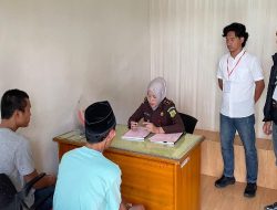 Polsek Wonosobo Limpahkan Tersangka Pencuri 4 HP Mahasiswa KKN ke Kejaksaan Negeri Tanggamus