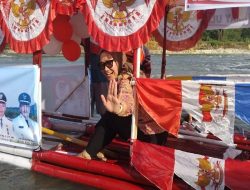 Wabup Lahat Widia Ningsih Tinjau Dan Jajal Rakit Hias Jelang Perlombaan