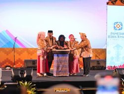 Ketua TP PKK Pesawaran Hadiri Pembukaan Pameran Kriya Jemari Lampung 2025