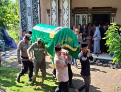 Kapolsek Kota Agung Takziah ke Rumah Duka Warga Pekon Kedamaian