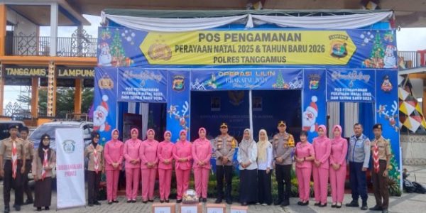 Kapolres Tanggamus dan Bhayangkari Beri Bingkisan Petugas Pospam Nataru